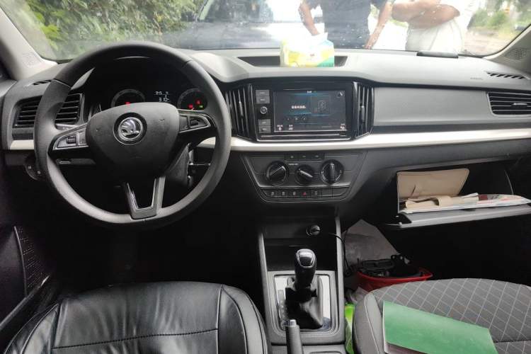 Used Skoda Kamiq 2018 1.5L Automatic Standard Edition China VI Center Console