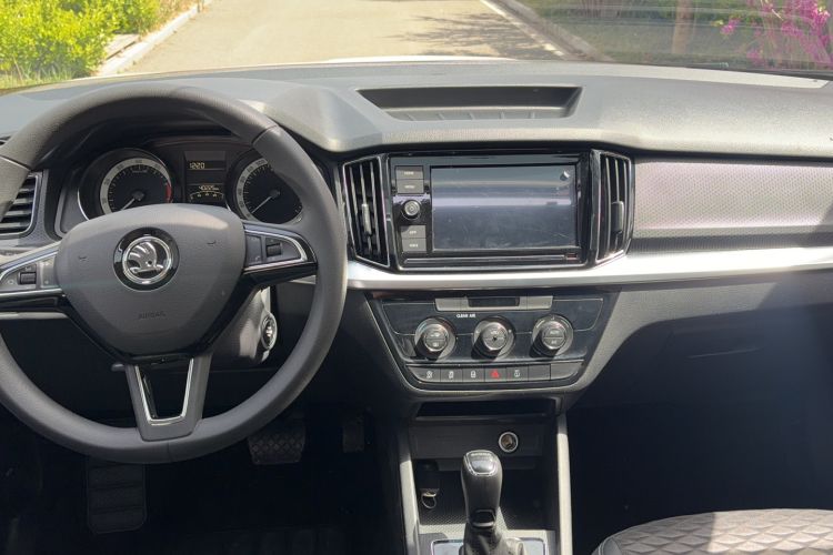 Used Skoda Kamiq 2018 1.5L Automatic Comfort Edition China VI Standard Center Console
