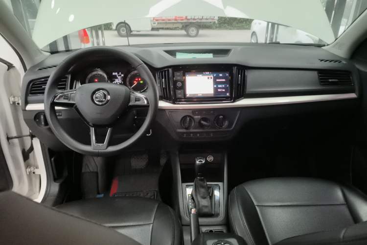 Used Skoda Kamiq 2018 1.5L Automatic Standard Edition China VI Center Console
