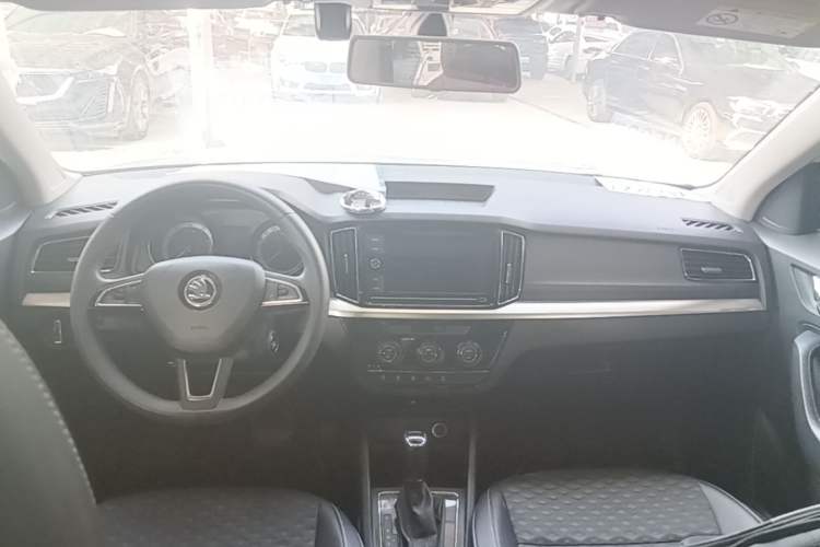 Used Skoda Kamiq 2018 1.5L Automatic Comfort Edition China VI Standard Center Console