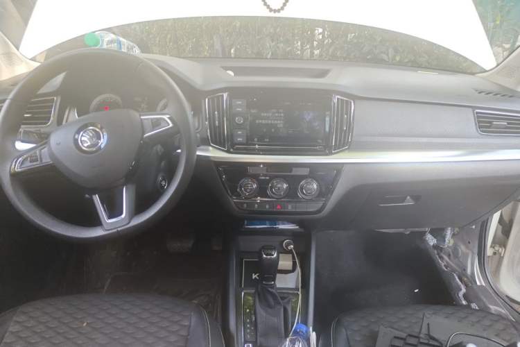 Used Skoda Kamiq 2018 1.5L Automatic Comfort Edition China VI Standard Center Console