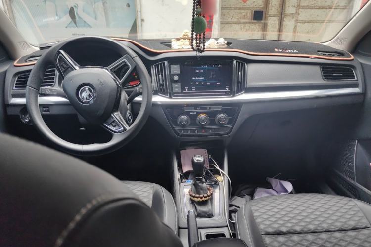 Used Skoda Kamiq 2018 1.5L Automatic Comfort Edition China VI Standard Center Console