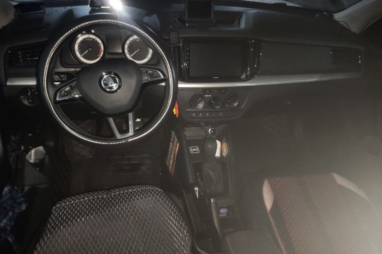 Used Skoda Kamiq 2018 1.5L Automatic Standard Version China V Emission Standard Center Console