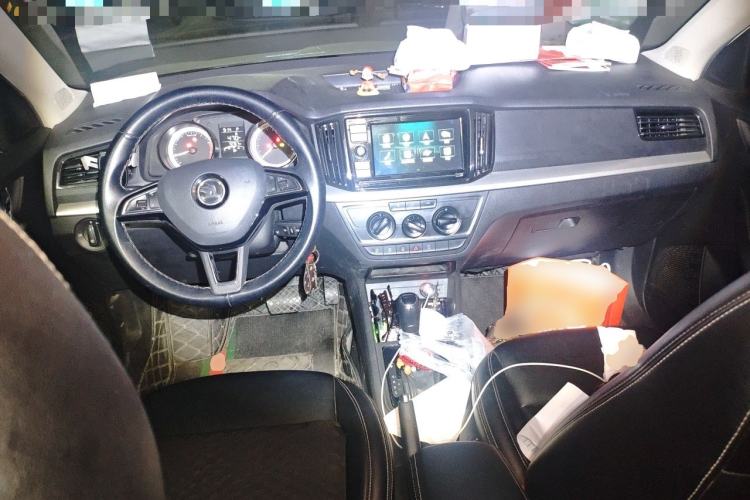 Used Skoda Kamiq 2018 1.5L Automatic Standard Edition China VI Center Console