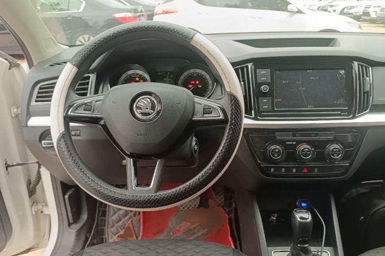 Used Skoda Kamiq 2018 1.5L Automatic Comfort Edition China VI Standard Center Console