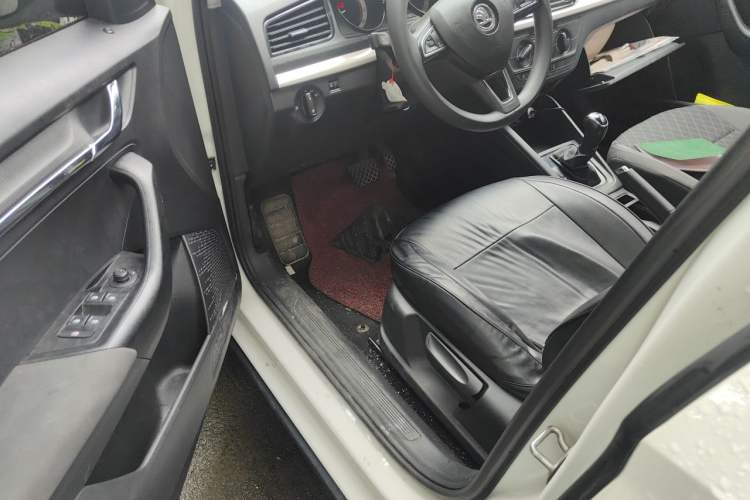 Used Skoda Kamiq 2018 1.5L Automatic Standard Edition China VI Driver Seat