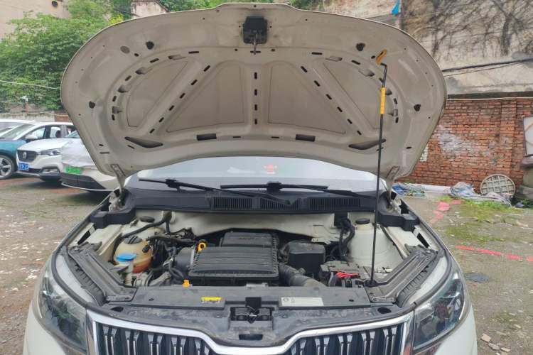 Used Skoda Kamiq 2018 1.5L Automatic Comfort Edition China VI Standard Engine Bay