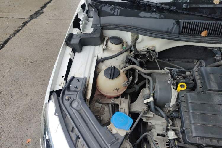 Used Skoda Kamiq 2018 1.5L Automatic Standard Edition China VI Engine Bay Right
