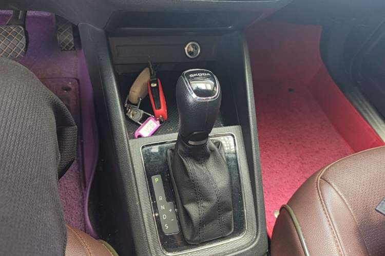 Used Skoda Kamiq 2018 1.5L Automatic Comfort Edition China VI Standard Gear Lever