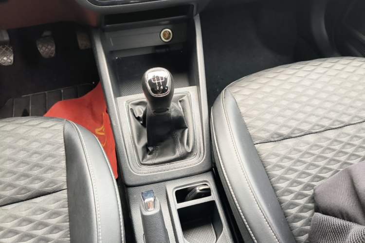 Used Skoda Kamiq 2018 1.5L Manual Comfort Edition China VI Standard Gear Lever
