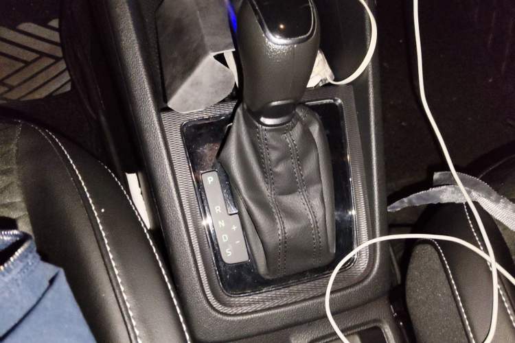 Used Skoda Kamiq 2018 1.5L Automatic Comfort Edition China VI Standard Gear Lever
