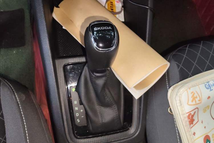 Used Skoda Kamiq 2018 1.5L Automatic Standard Edition China VI Gear Lever