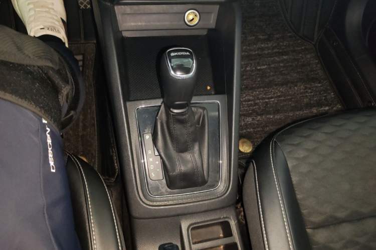 Used Skoda Kamiq 2018 1.5L Automatic Comfort Edition China VI Standard Gear Lever