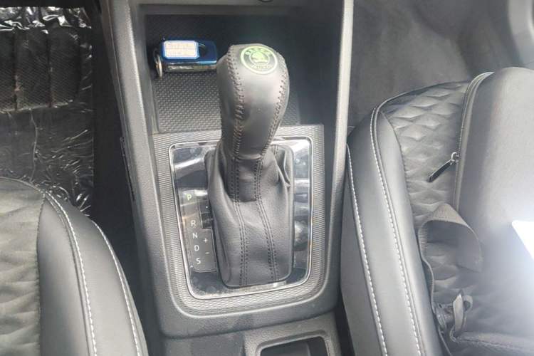Used Skoda Kamiq 2018 1.5L Automatic Comfort Edition China VI Standard Gear Lever