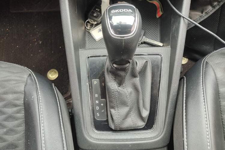 Used Skoda Kamiq 2018 1.5L Automatic Comfort Edition China VI Standard Gear Lever