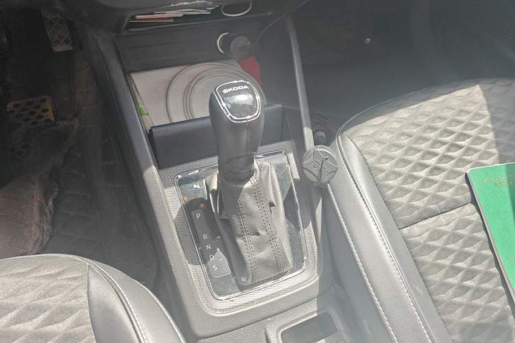 Used Skoda Kamiq 2018 1.5L Automatic Comfort Edition China VI Standard Gear Lever