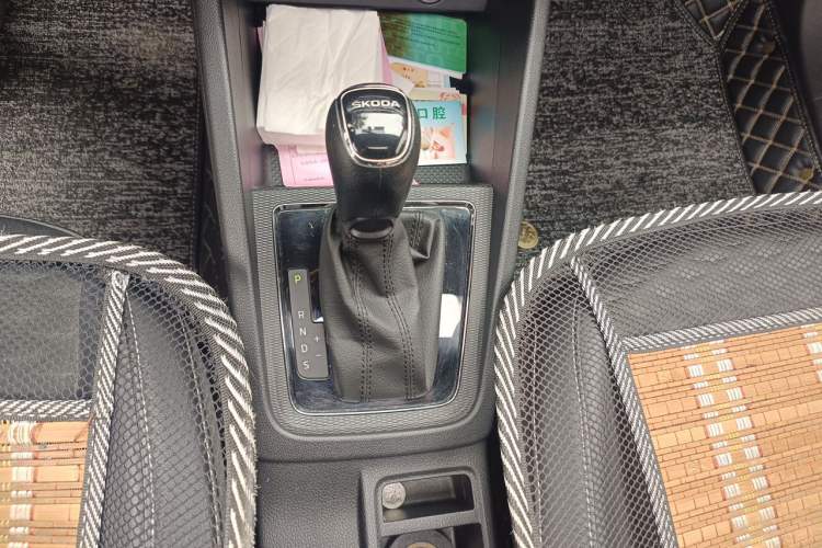 Used Skoda Kamiq 2018 1.5L Automatic Comfort Edition China VI Standard Gear Lever