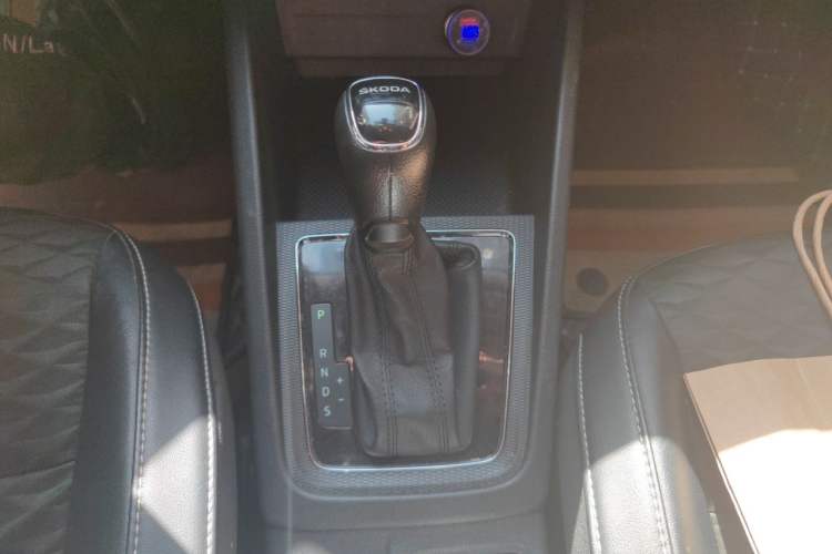 Used Skoda Kamiq 2018 1.5L Automatic Comfort Edition China VI Standard Gear Lever