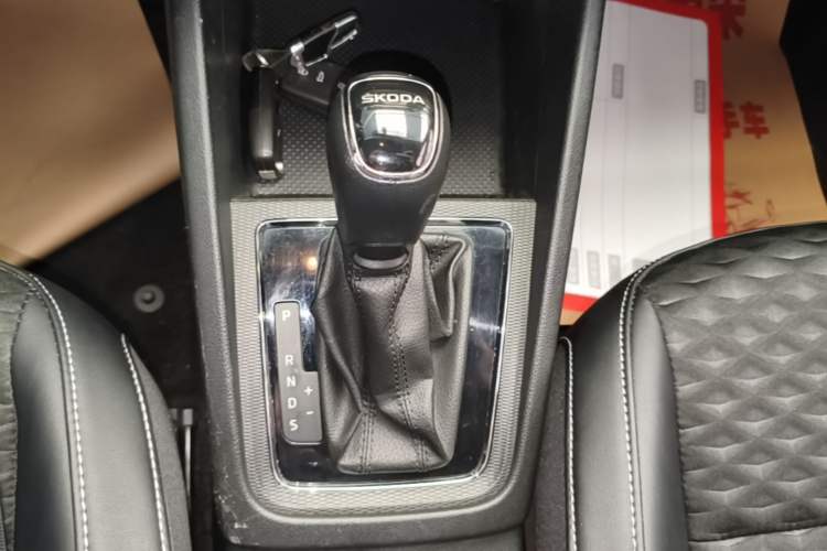 Used Skoda Kamiq 2018 1.5L Automatic Comfort Edition China VI Standard Gear Lever