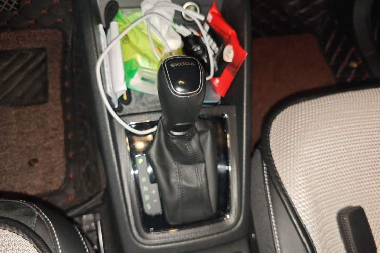 Used Skoda Kamiq 2018 1.5L Automatic Comfort Edition China VI Standard Gear Lever