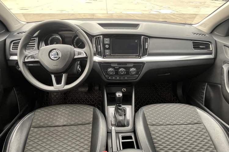 Used Skoda Kamiq 2018 1.5L Automatic Comfort Edition China VI Standard Interior 3