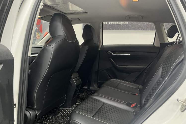 Used Skoda Kamiq 2018 1.5L Automatic Comfort Edition China VI Standard Interior 3