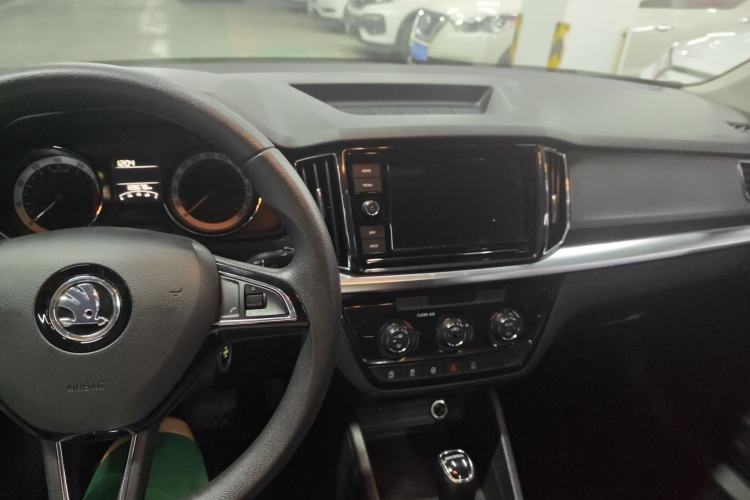 Used Skoda Kamiq 2018 1.5L Automatic Comfort Edition China VI Standard Interior 3