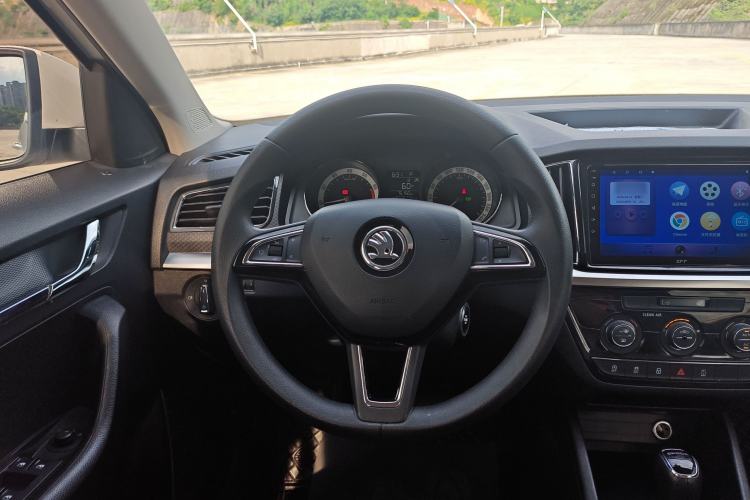 Used Skoda Kamiq 2018 1.5L Automatic Comfort Edition China VI Standard Interior 4