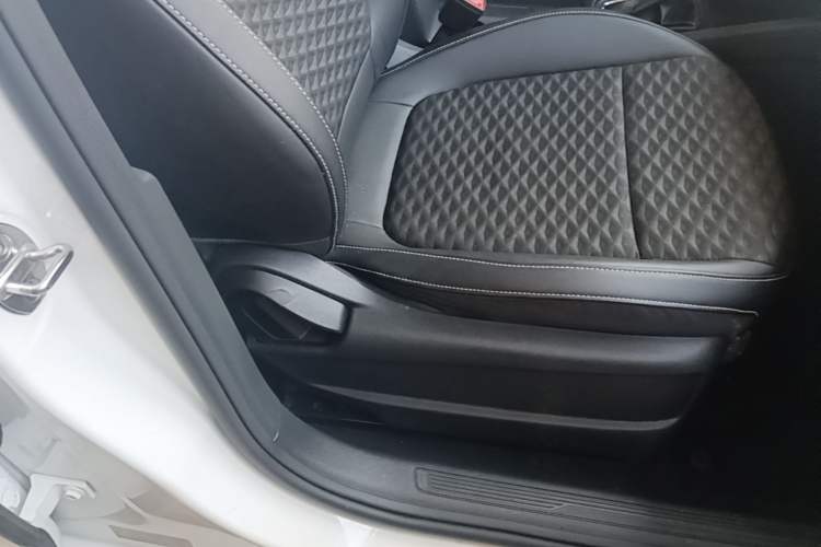 Used Skoda Kamiq 2018 1.5L Automatic Comfort Edition China VI Standard Right Front Seat