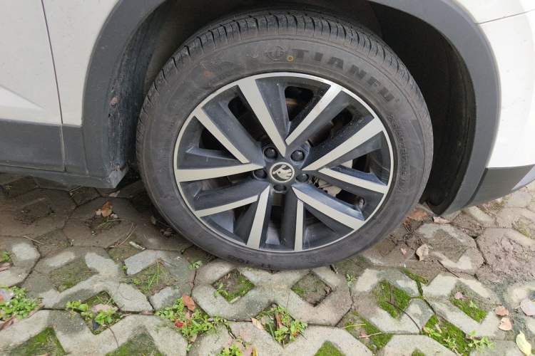 Used Skoda Kamiq 2018 1.5L Automatic Comfort Edition China VI Standard Right Front Wheel Hub