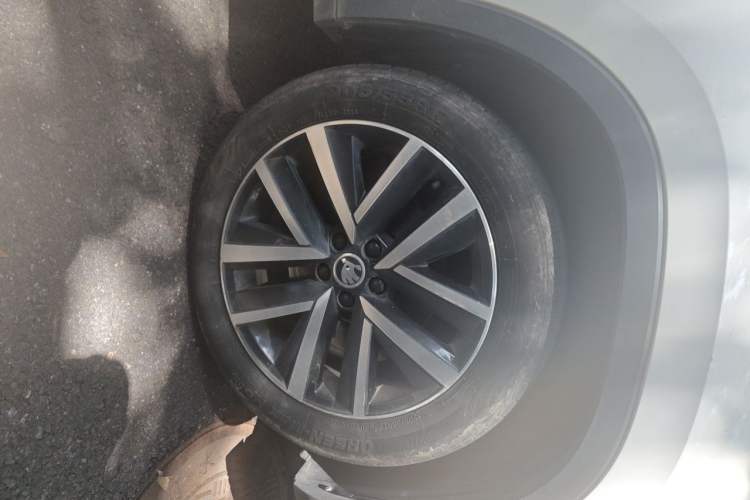 Used Skoda Kamiq 2018 1.5L Automatic Comfort Edition China VI Standard Right Front Wheel Hub