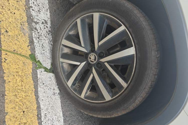 Used Skoda Kamiq 2018 1.5L Automatic Comfort Edition China VI Standard Right Front Wheel Hub