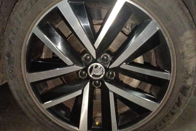 Used Skoda Kamiq 2018 1.5L Automatic Comfort Edition China VI Standard Right Front Wheel Hub