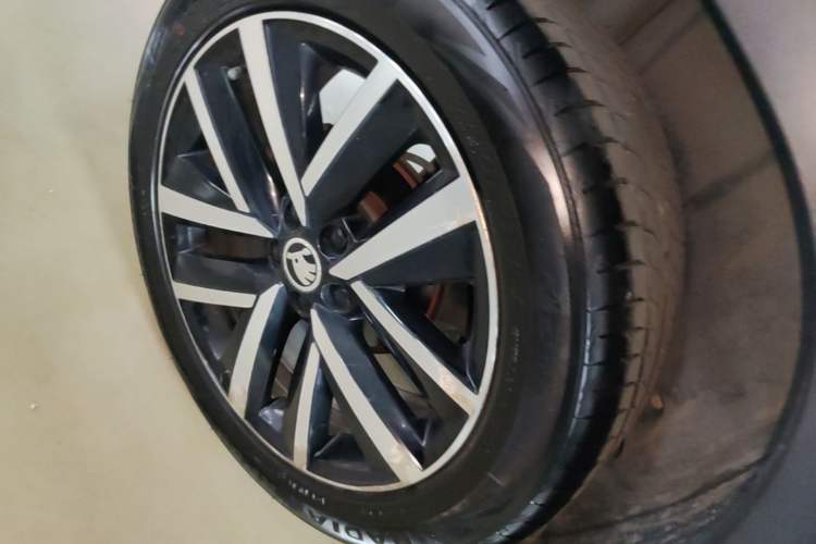 Used Skoda Kamiq 2018 1.5L Automatic Comfort Edition China VI Standard Right Rear Wheel Hub