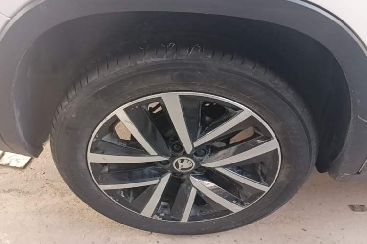 Used Skoda Kamiq 2018 1.5L Automatic Comfort Edition China VI Standard Right Rear Wheel Hub