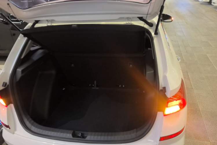 Used Skoda Kamiq 2018 1.5L Automatic Comfort Edition China VI Standard Trunk