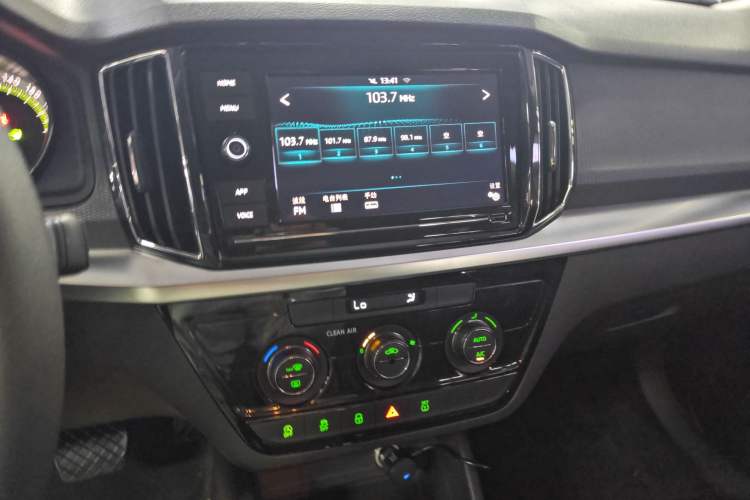 Used Skoda Kamiq 2018 1.5L Automatic Comfort Edition China VI Standard Audio And AC Panel