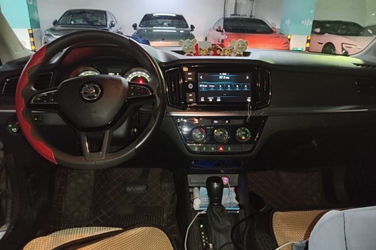 Used Skoda Kamiq 2018 1.5L Automatic Comfort Edition China VI Standard Center Console