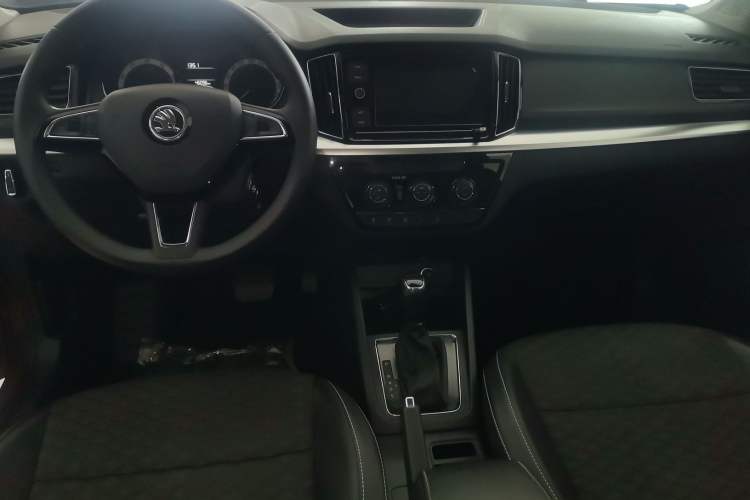 Used Skoda Kamiq 2018 1.5L Automatic Comfort Edition China VI Standard Center Console