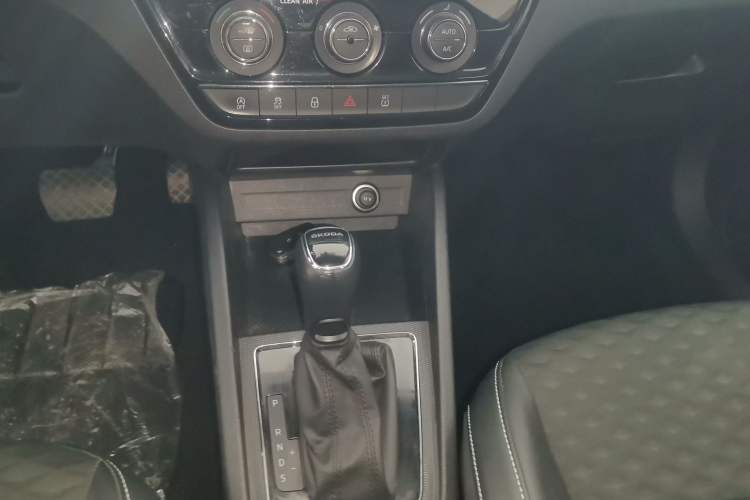 Used Skoda Kamiq 2018 1.5L Automatic Comfort Edition China VI Standard Gear Lever