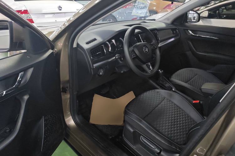 Used Skoda Kamiq 2018 1.5L Automatic Comfort Edition China VI Standard Interior 3