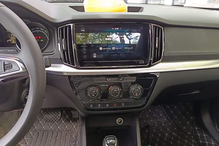 Used Skoda Kamiq 2020 1.5L Automatic Comfort Edition Audio And AC Panel