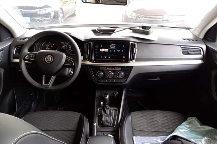 Used Skoda Kamiq 2020 1.5L Automatic Comfort Edition Center Console