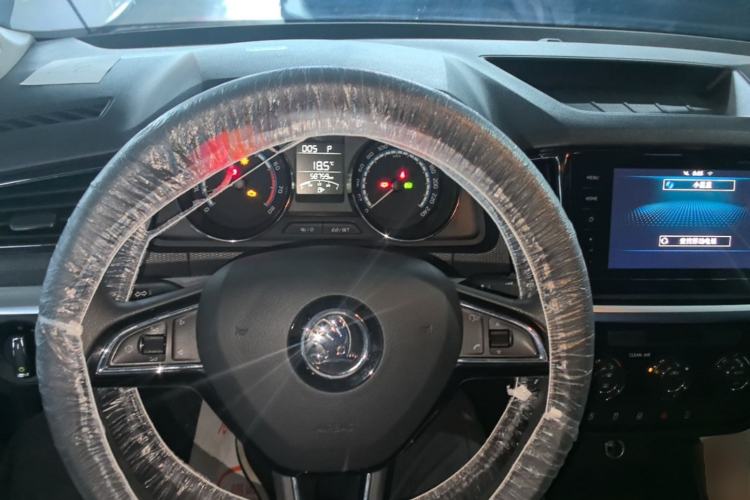 Used Skoda Kamiq 2020 1.5L Automatic Comfort Edition Center Console
