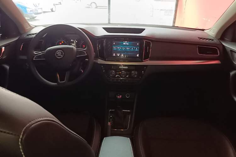Used Skoda Kamiq 2020 1.5L Automatic Comfort Edition Center Console