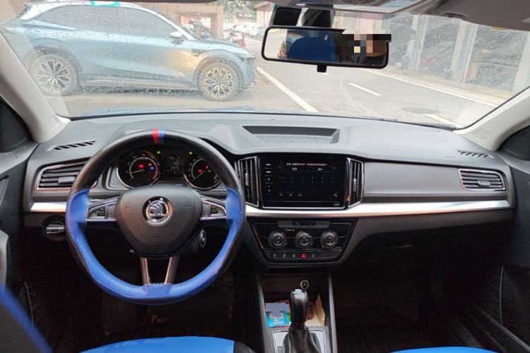 Used Skoda Kamiq 2020 1.5L Automatic Comfort Edition Center Console