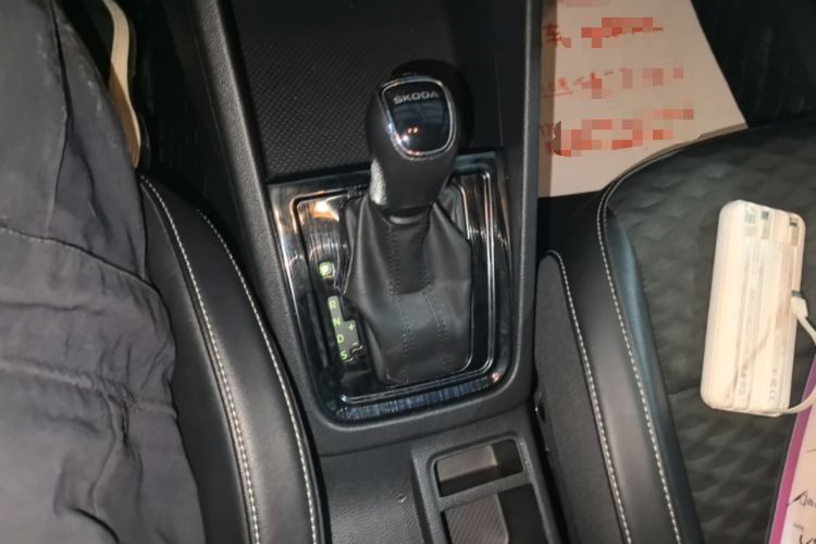 Used Skoda Kamiq 2020 1.5L Automatic Comfort Edition Gear Lever