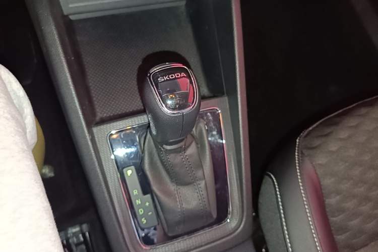 Used Skoda Kamiq 2020 1.5L Automatic Comfort Edition Gear Lever