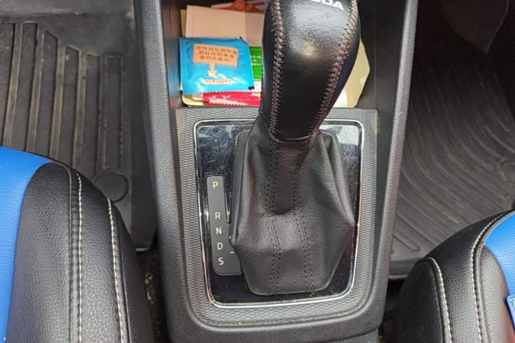 Used Skoda Kamiq 2020 1.5L Automatic Comfort Edition Gear Lever