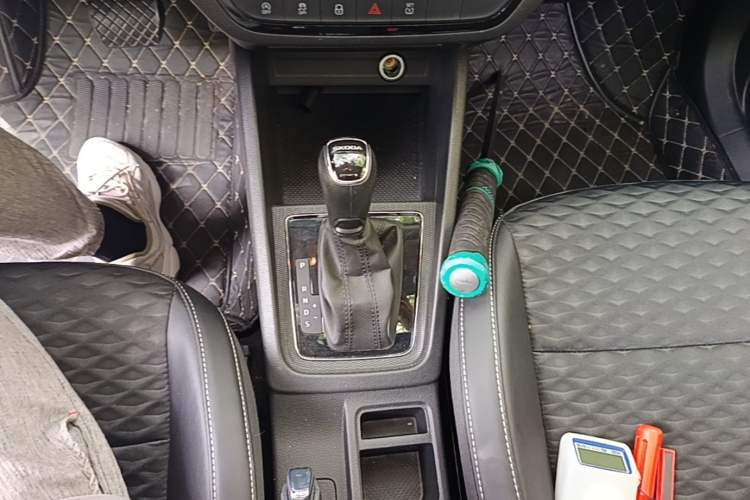 Used Skoda Kamiq 2020 1.5L Automatic Comfort Edition Gear Lever
